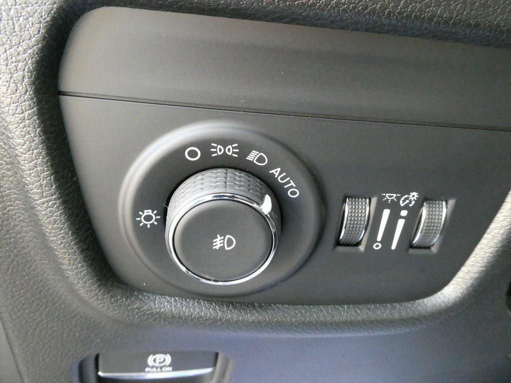 new 2025 Jeep Grand Cherokee car, priced at $42,118