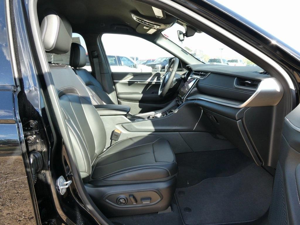 new 2025 Jeep Grand Cherokee car, priced at $42,118