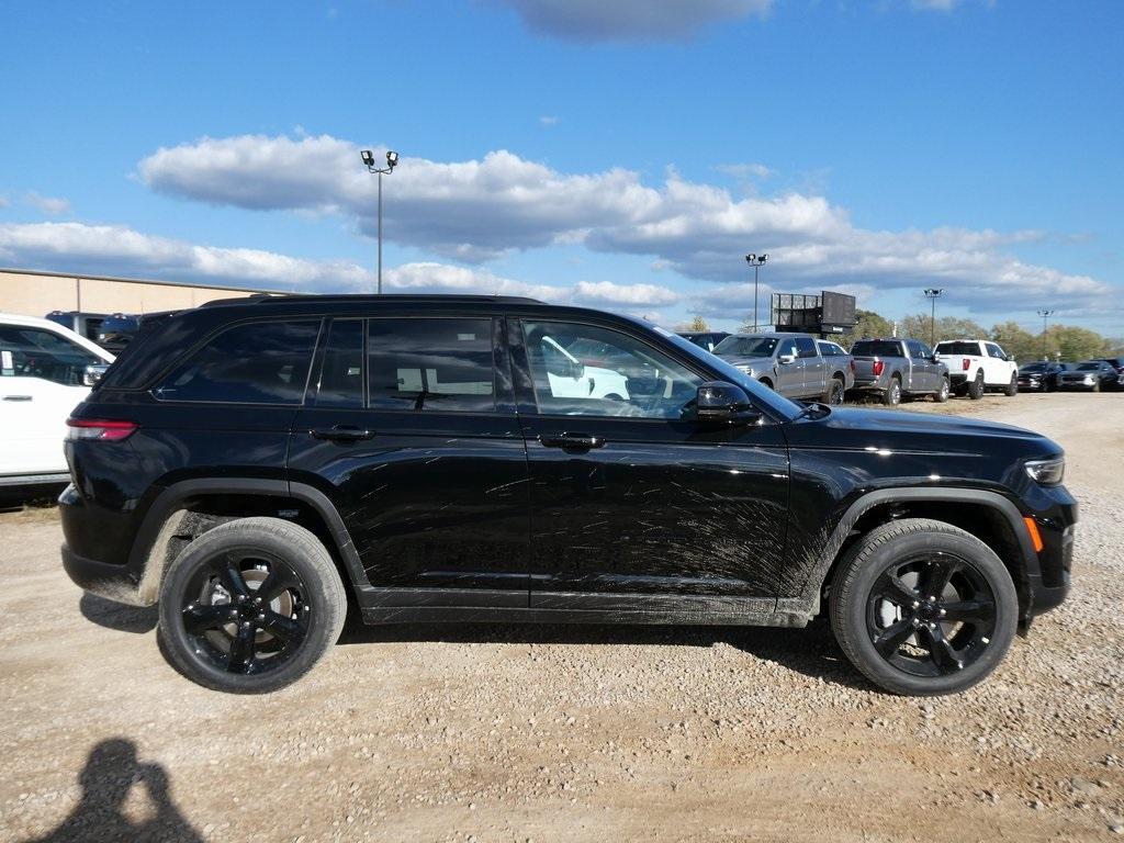 new 2025 Jeep Grand Cherokee car, priced at $42,118