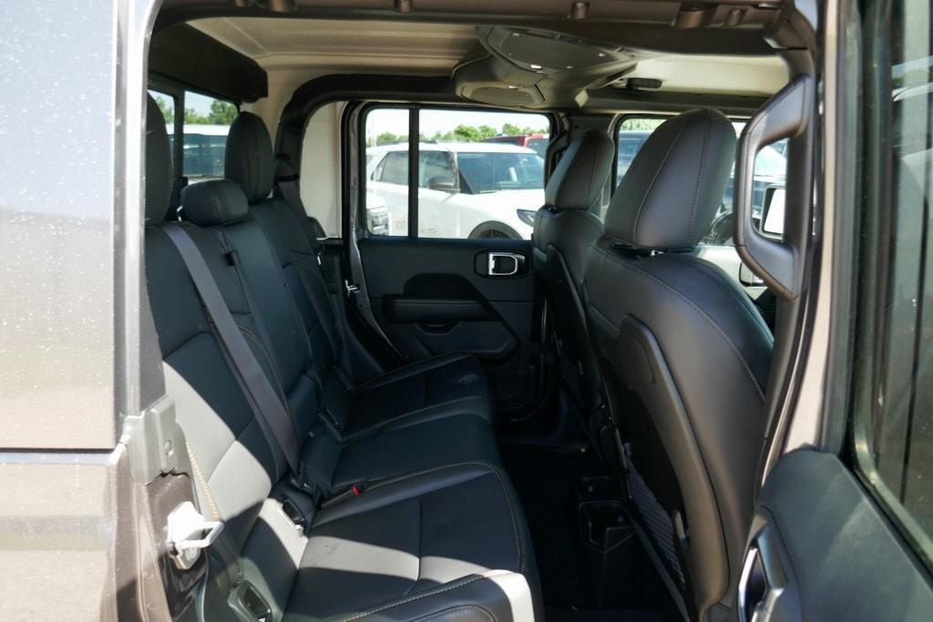 new 2025 Jeep Gladiator car, priced at $43,800
