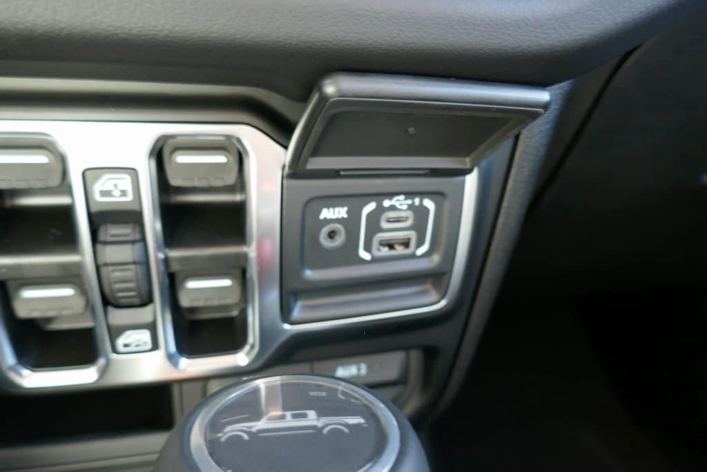 new 2025 Jeep Gladiator car, priced at $43,800