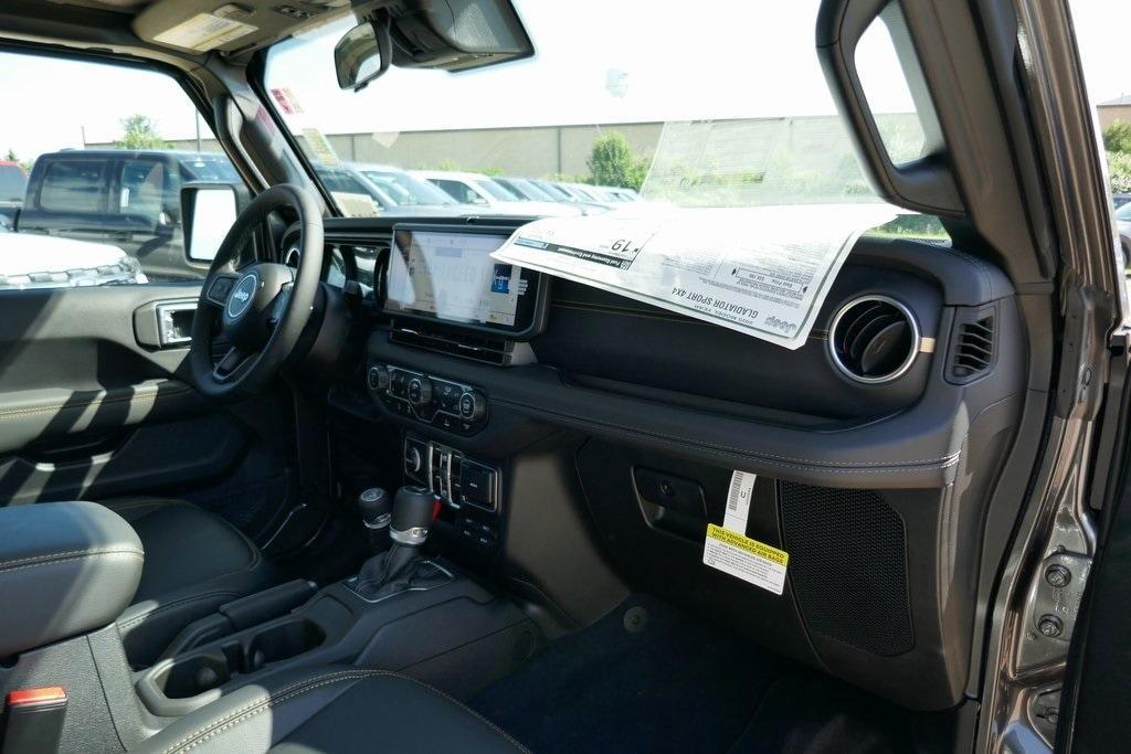 new 2025 Jeep Gladiator car, priced at $43,800