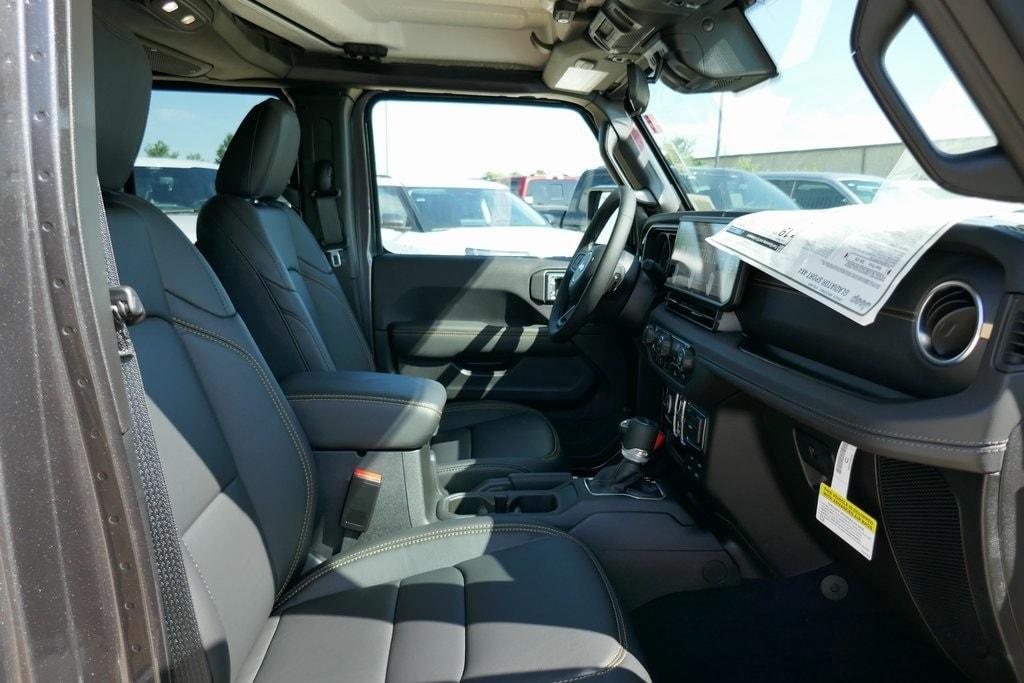 new 2025 Jeep Gladiator car, priced at $43,800