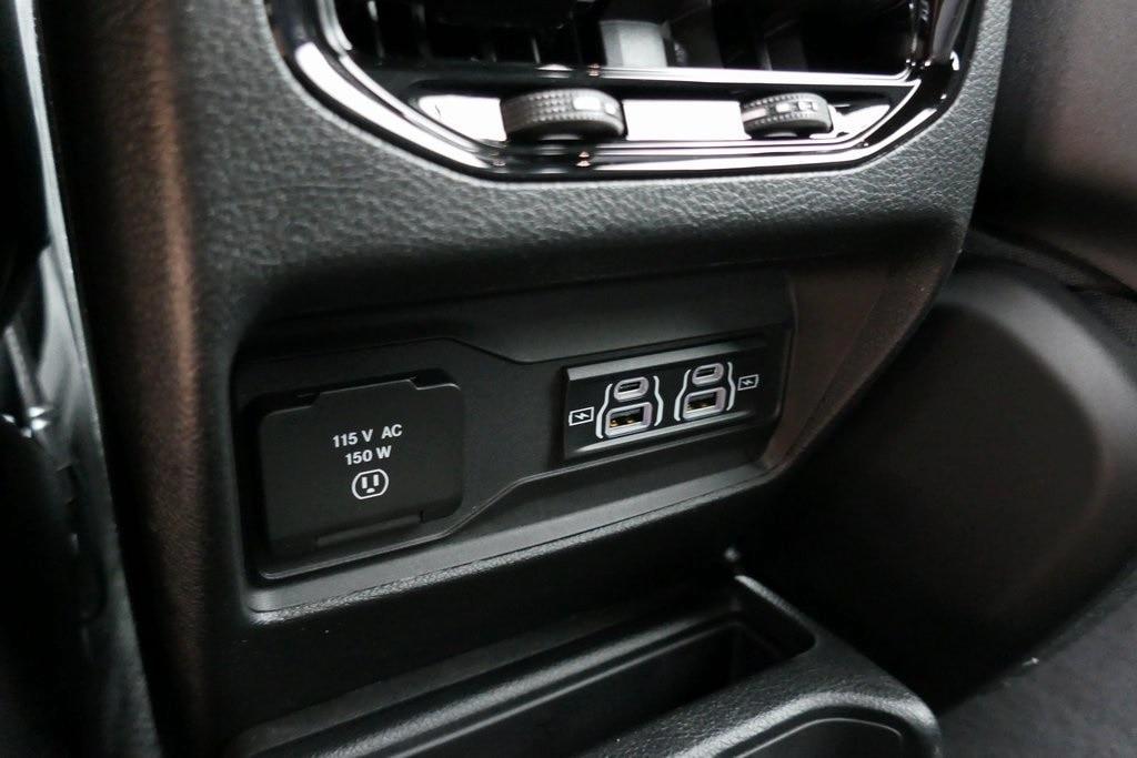 new 2025 Jeep Grand Cherokee car, priced at $37,400