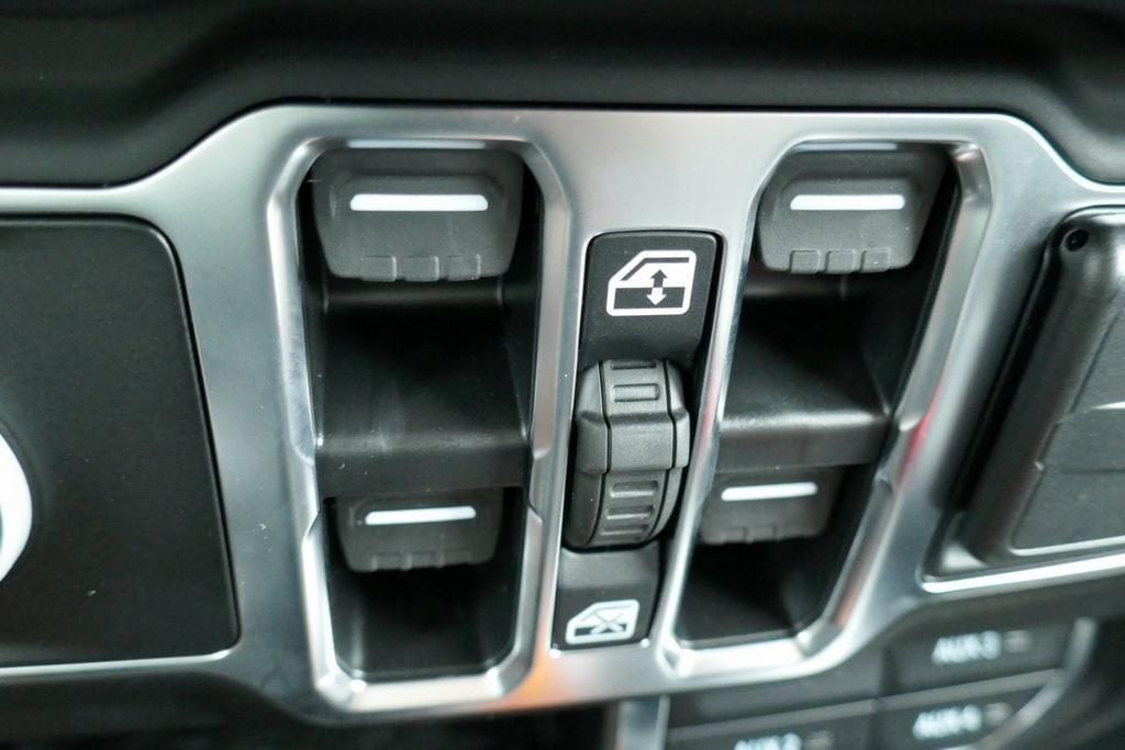 new 2025 Jeep Wrangler car, priced at $51,459