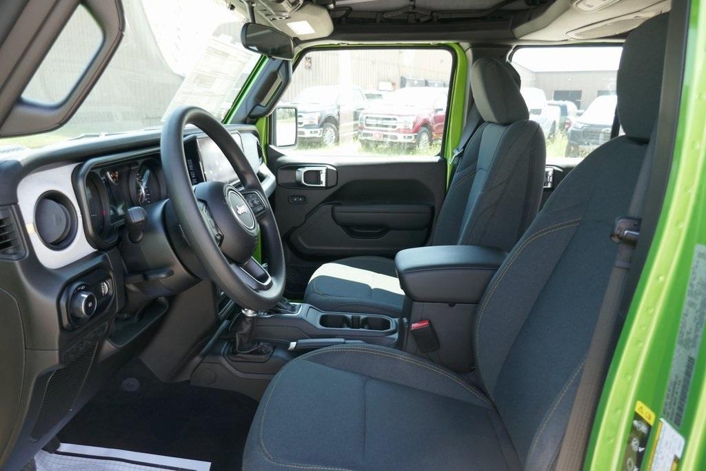 new 2025 Jeep Wrangler car, priced at $33,217