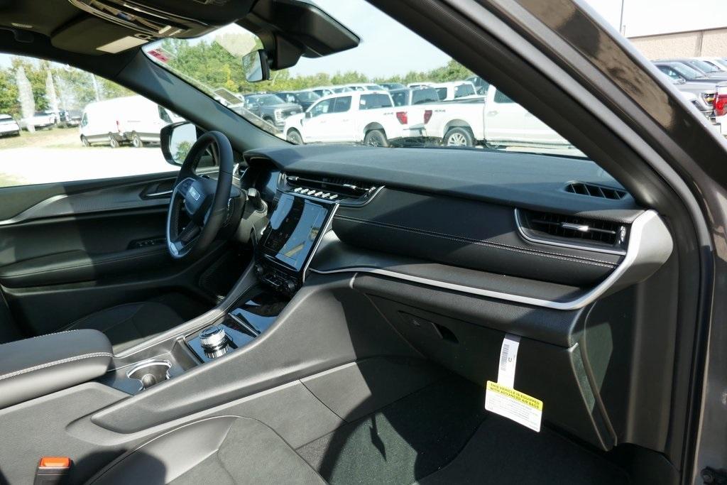 new 2025 Jeep Grand Cherokee L car, priced at $43,558