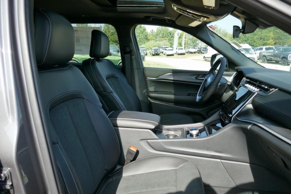 new 2025 Jeep Grand Cherokee L car, priced at $43,558