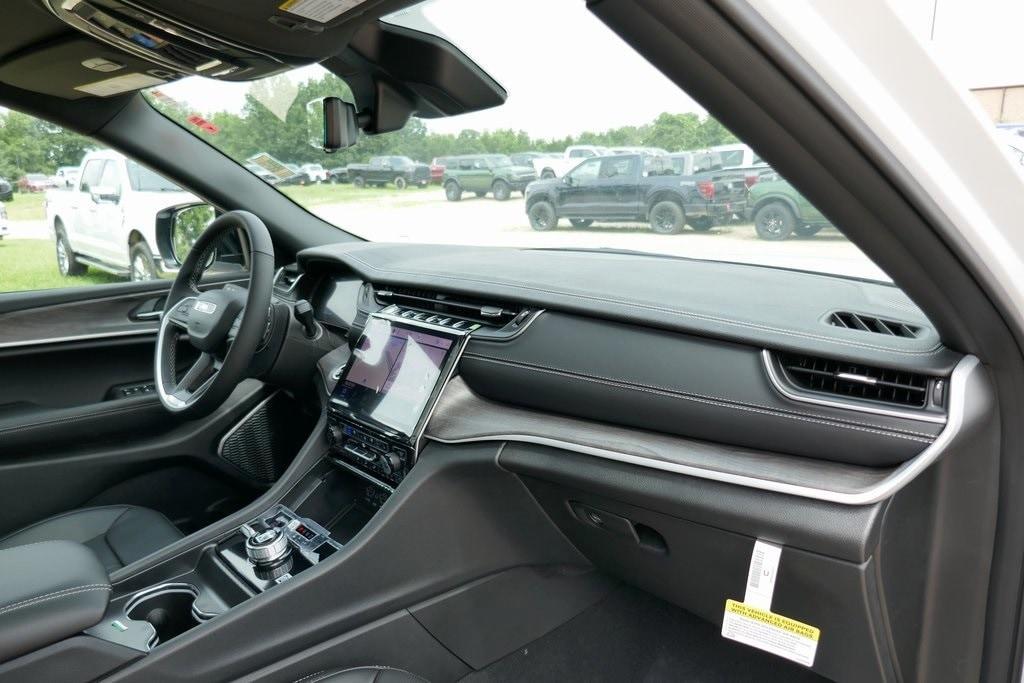 new 2025 Jeep Grand Cherokee car, priced at $49,593