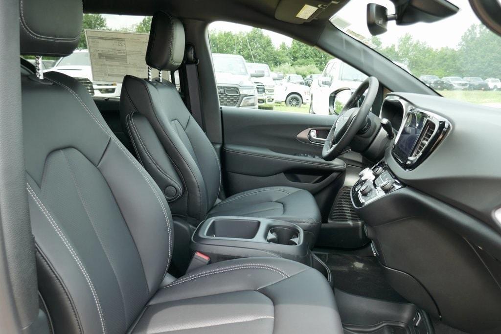 new 2025 Chrysler Voyager car, priced at $38,560
