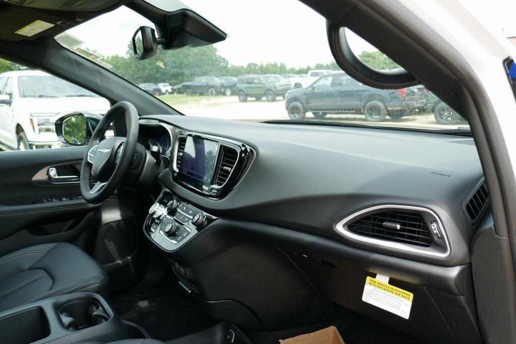 new 2025 Chrysler Voyager car, priced at $38,560
