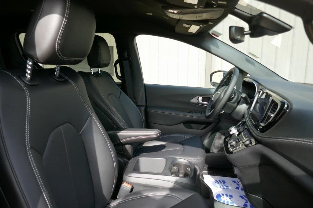 new 2026 Chrysler Pacifica car, priced at $38,726