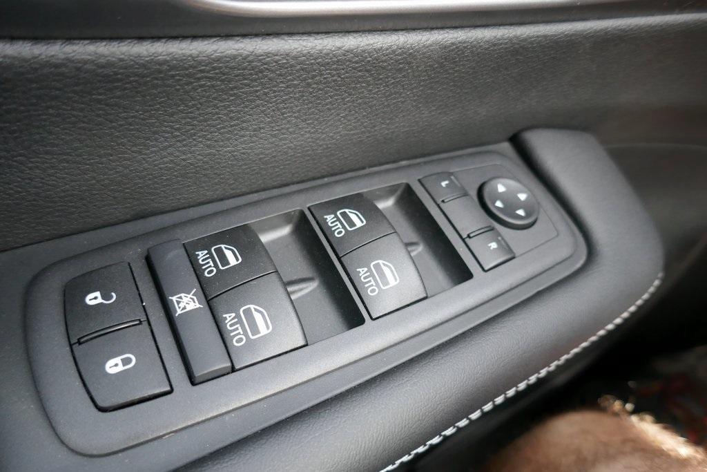 new 2026 Chrysler Pacifica car, priced at $38,726