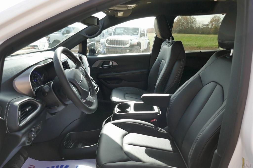 new 2026 Chrysler Pacifica car, priced at $38,726