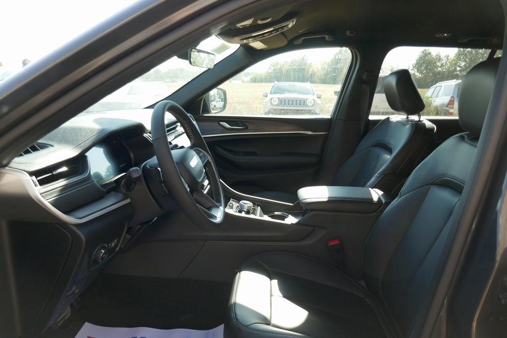 new 2025 Jeep Grand Cherokee car, priced at $39,747