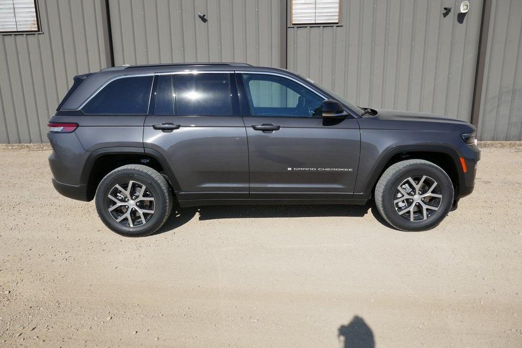 new 2025 Jeep Grand Cherokee car, priced at $39,747