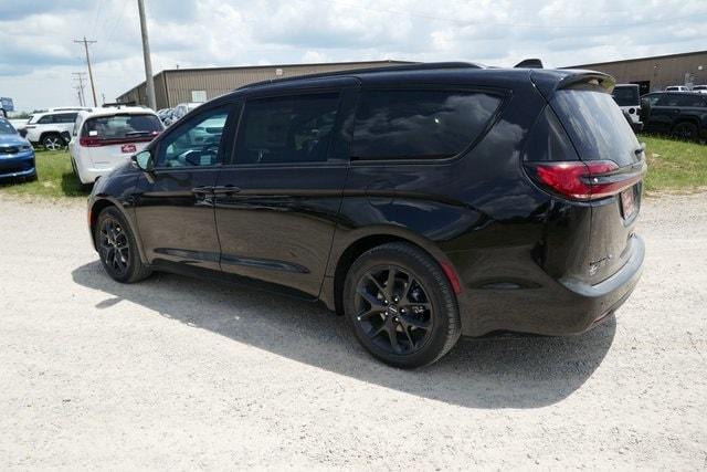 new 2024 Chrysler Pacifica car, priced at $37,610