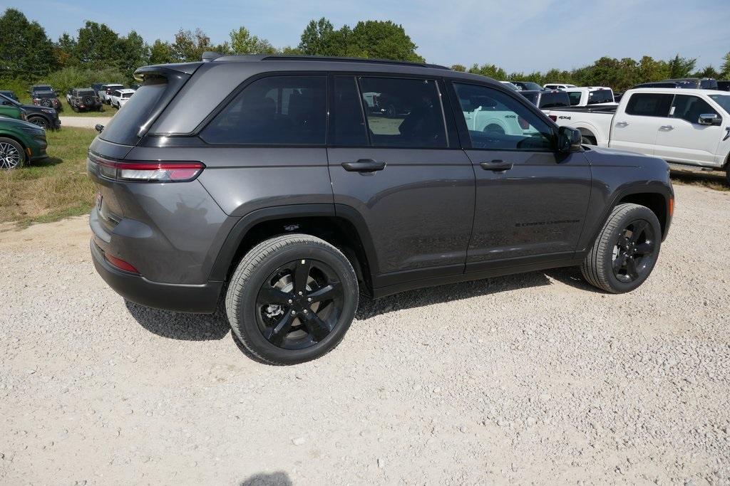 new 2025 Jeep Grand Cherokee car, priced at $42,118