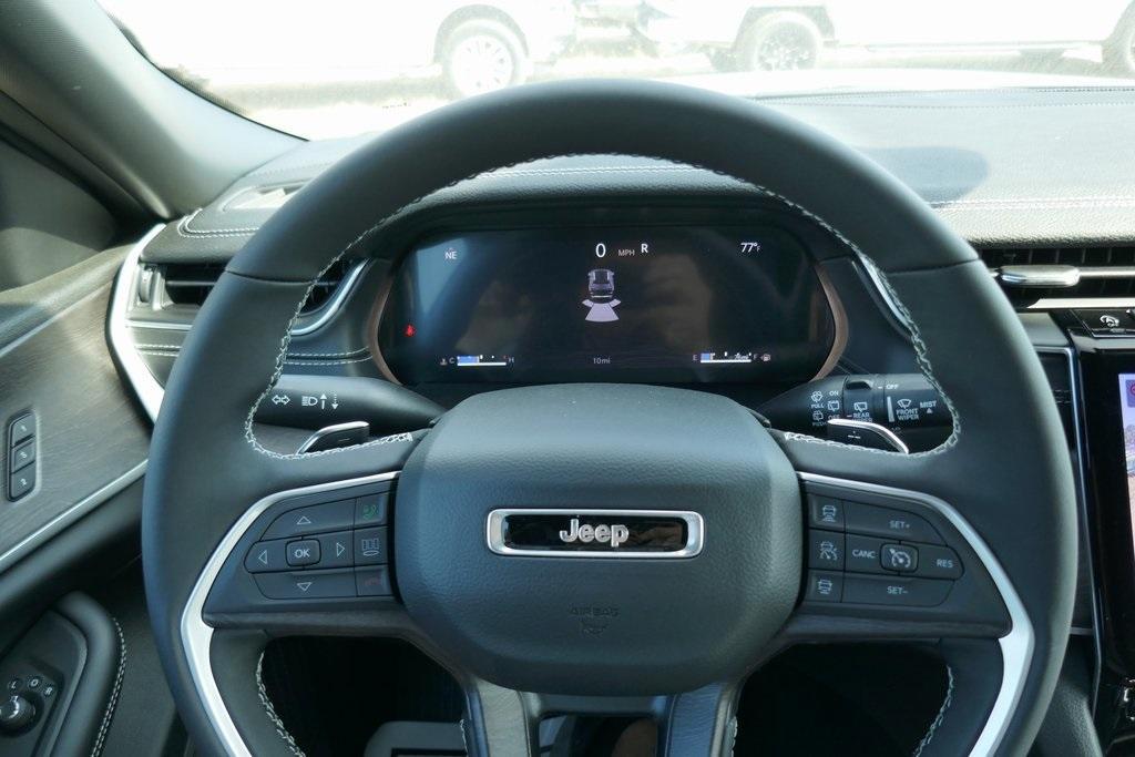 new 2025 Jeep Grand Cherokee car, priced at $42,118