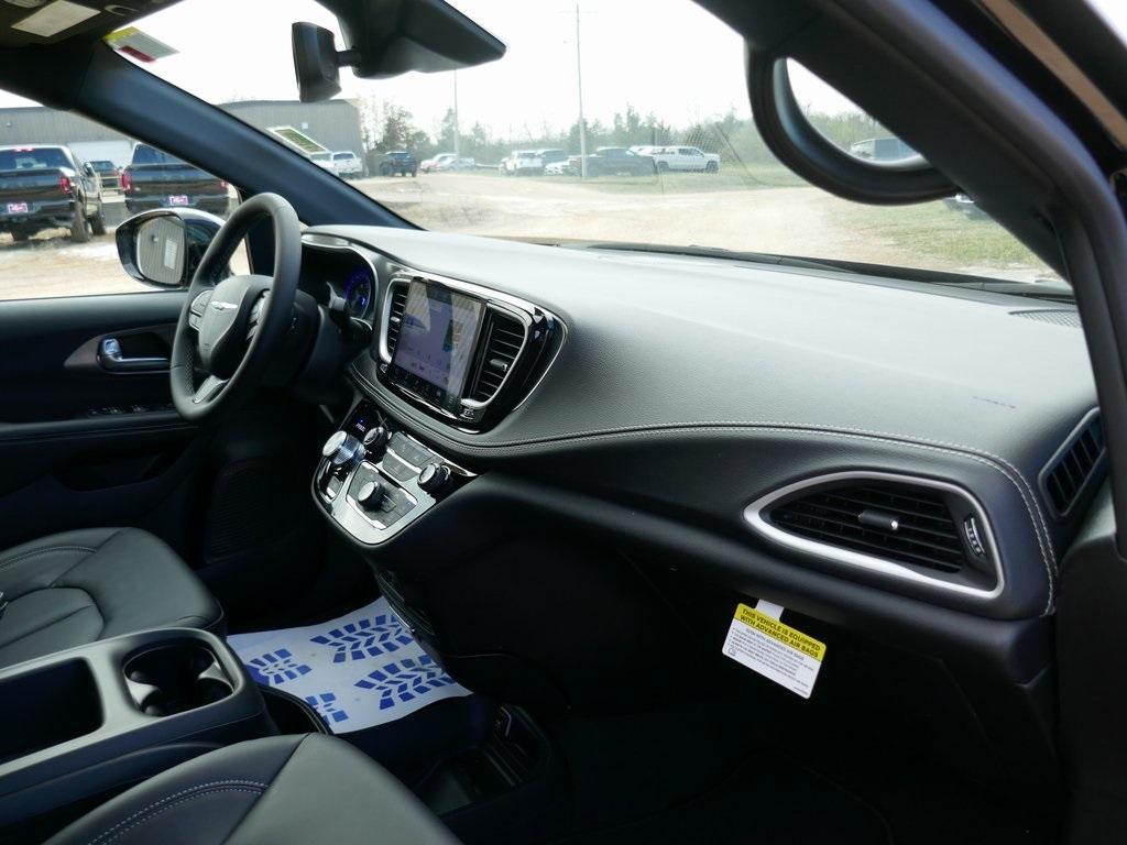 new 2026 Chrysler Pacifica car, priced at $39,004