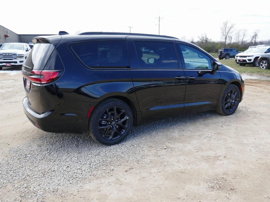 new 2026 Chrysler Pacifica car, priced at $39,004