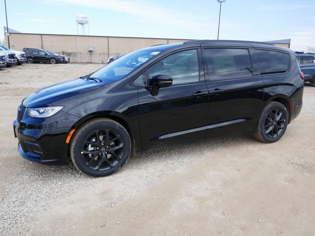 new 2026 Chrysler Pacifica car, priced at $39,004