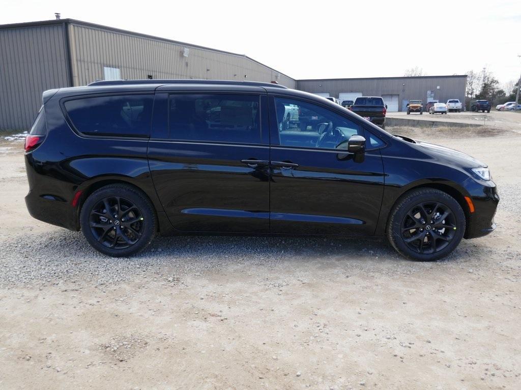 new 2026 Chrysler Pacifica car, priced at $39,004