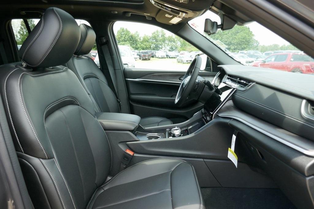 new 2025 Jeep Grand Cherokee car, priced at $52,007