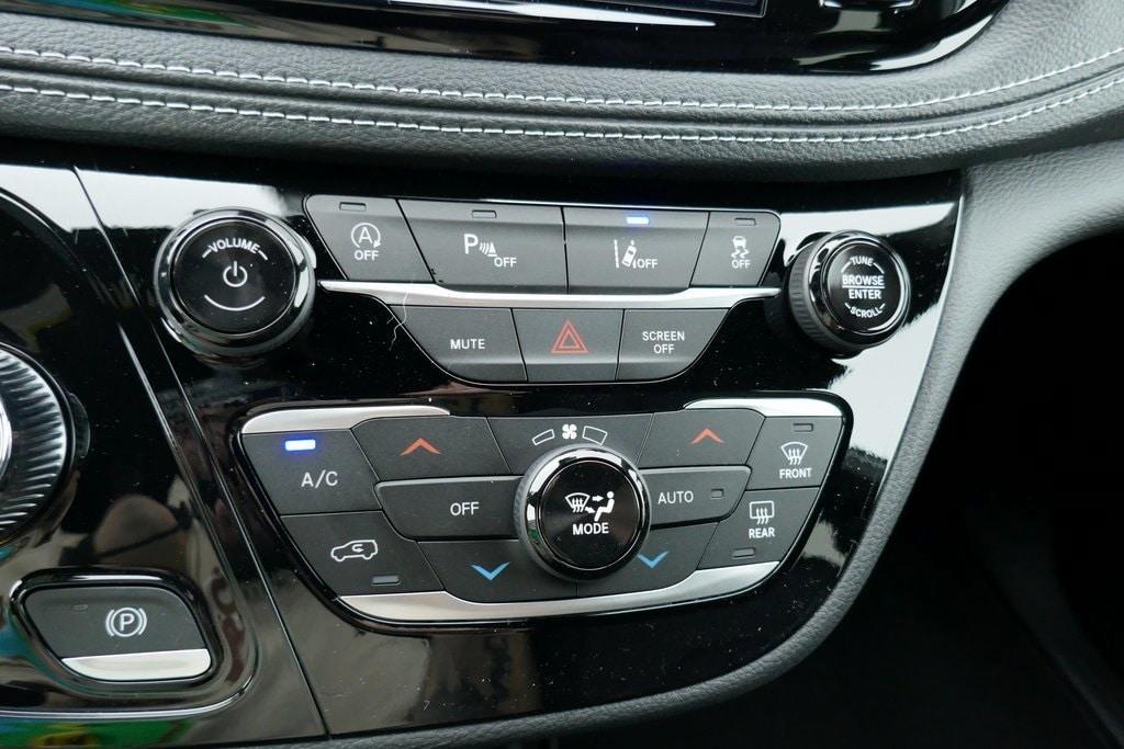 new 2025 Chrysler Pacifica car, priced at $45,126