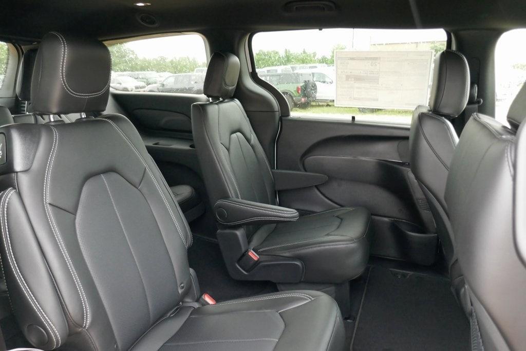 new 2025 Chrysler Pacifica car, priced at $45,126