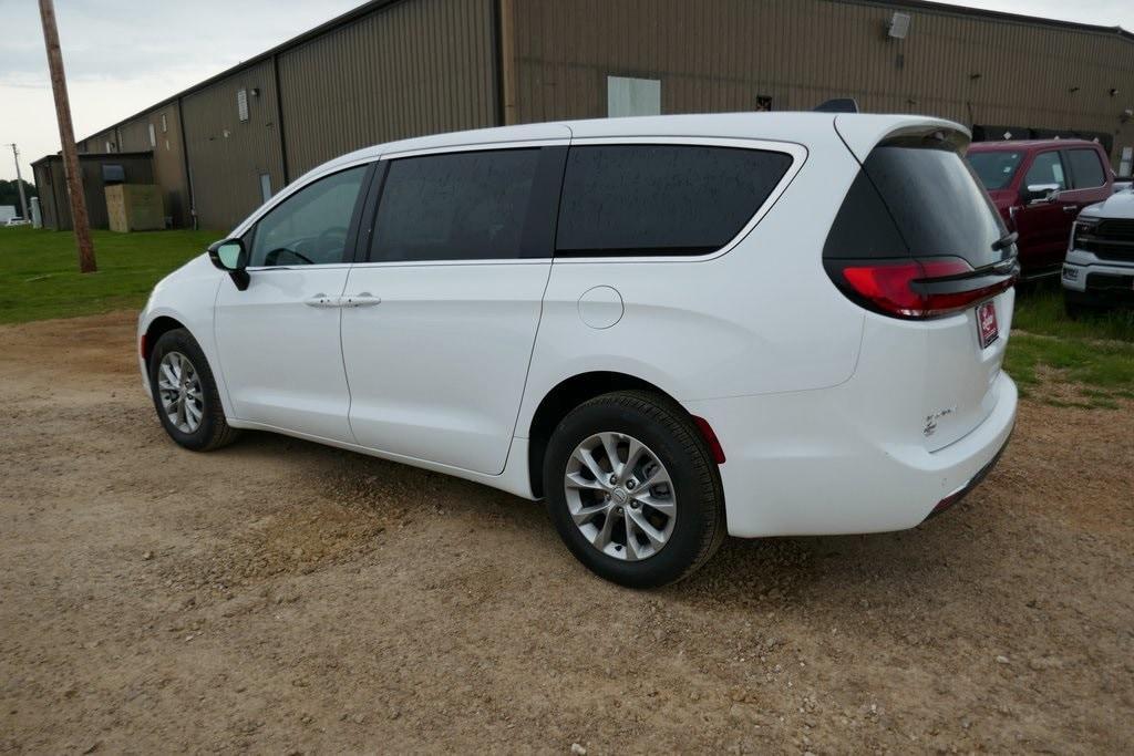 new 2025 Chrysler Pacifica car, priced at $45,126
