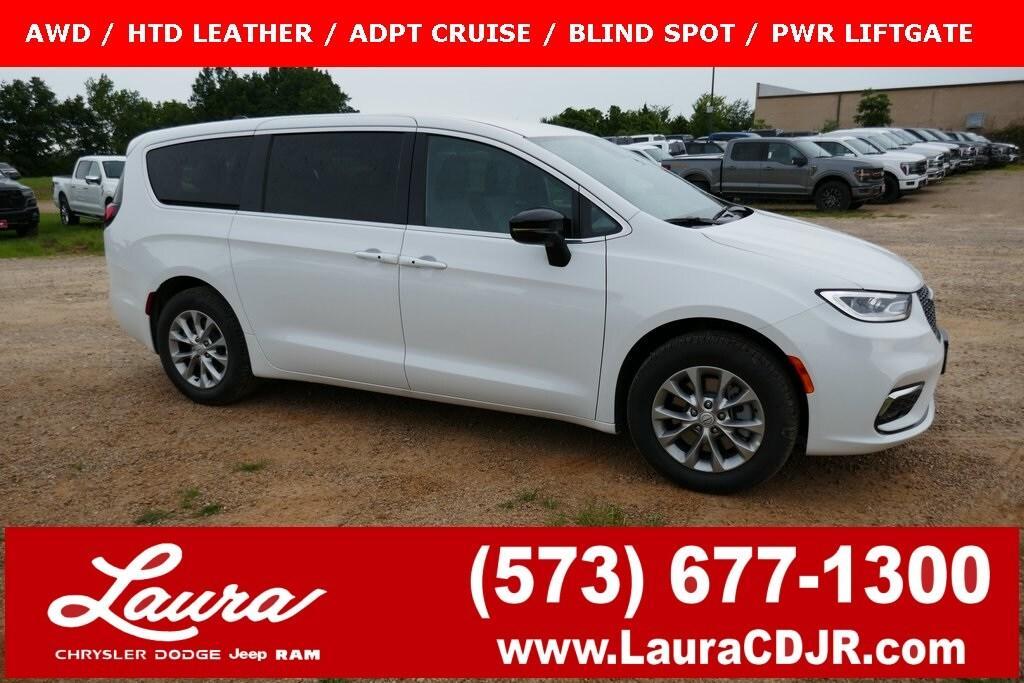 new 2025 Chrysler Pacifica car, priced at $45,126