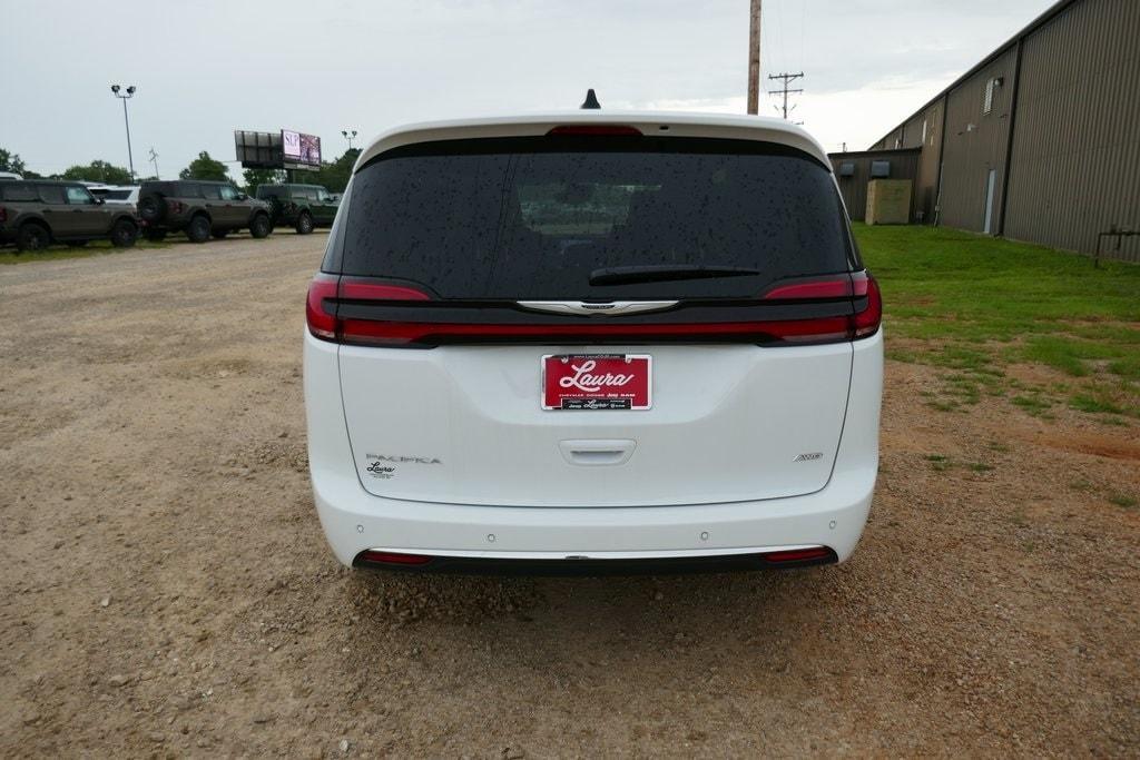 new 2025 Chrysler Pacifica car, priced at $45,126