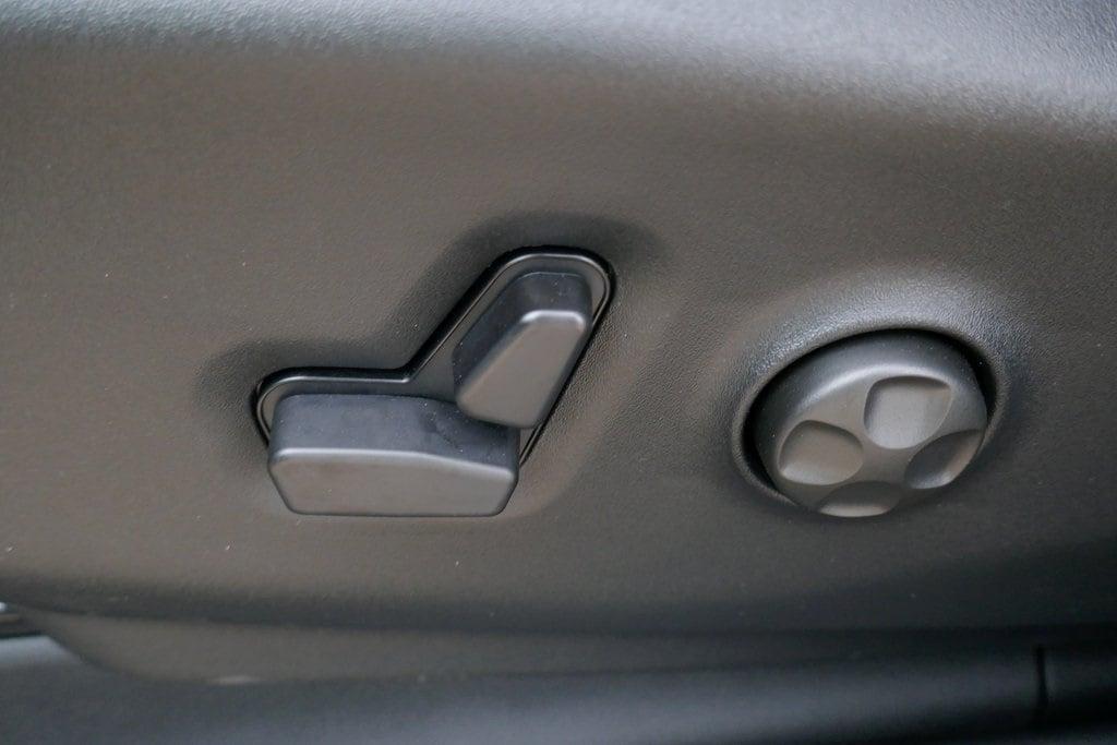 new 2025 Chrysler Pacifica car, priced at $45,126