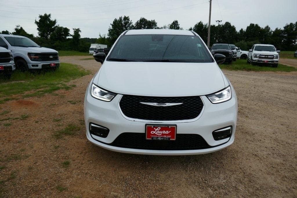 new 2025 Chrysler Pacifica car, priced at $45,126