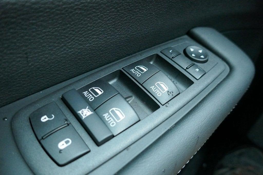 new 2025 Chrysler Pacifica car, priced at $45,126