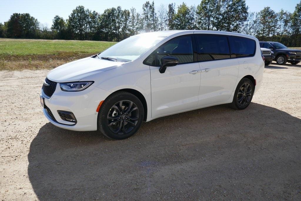 new 2026 Chrysler Pacifica car, priced at $40,508