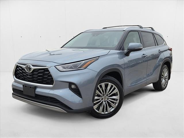 used 2022 Toyota Highlander car, priced at $39,293