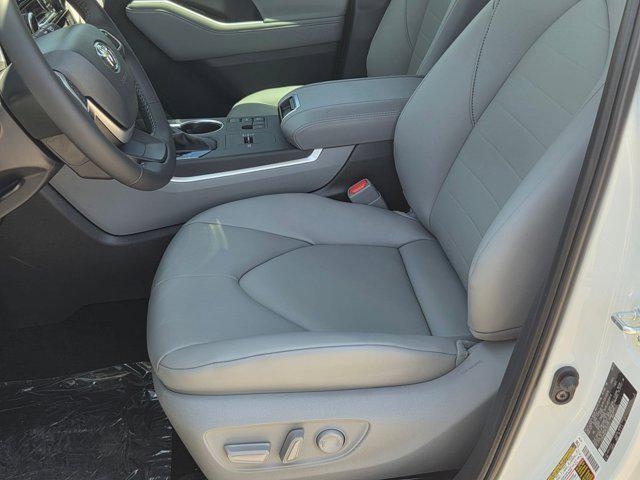 new 2025 Toyota Highlander car, priced at $46,907