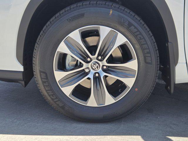 new 2025 Toyota Highlander car, priced at $46,907
