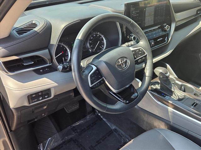 used 2022 Toyota Highlander car, priced at $38,782