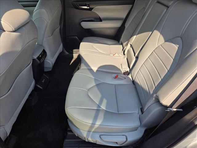 new 2025 Toyota Highlander car, priced at $47,107