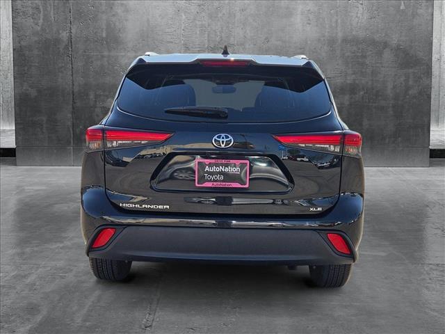 used 2022 Toyota Highlander car, priced at $32,249