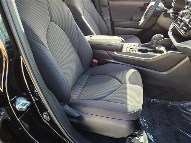 used 2024 Toyota Highlander car, priced at $40,992