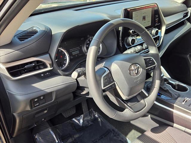 used 2024 Toyota Highlander car, priced at $40,992