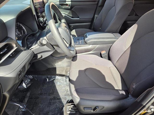used 2024 Toyota Highlander car, priced at $40,992