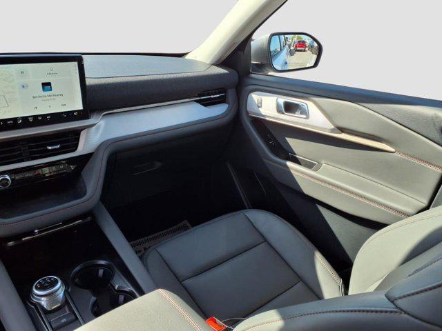 new 2025 Ford Explorer car, priced at $45,577