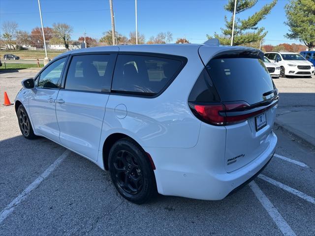 used 2022 Chrysler Pacifica Hybrid car, priced at $21,000