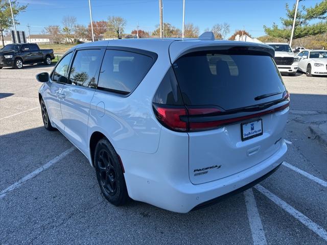 used 2022 Chrysler Pacifica Hybrid car, priced at $21,000