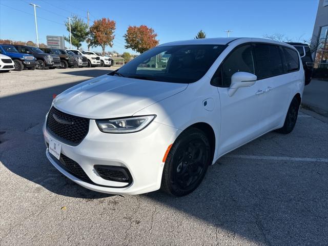 used 2022 Chrysler Pacifica Hybrid car, priced at $21,000